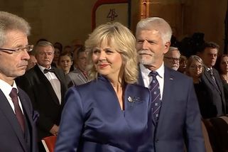 28. říjen v kostce. Pavlové to ohromně slušelo, Zeman jedl doma jitrnice a Klaus se tvářil, jak kyselá zadnice | Události Luďka Staňka